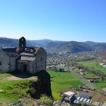 Chapelle au bord d'une falaise